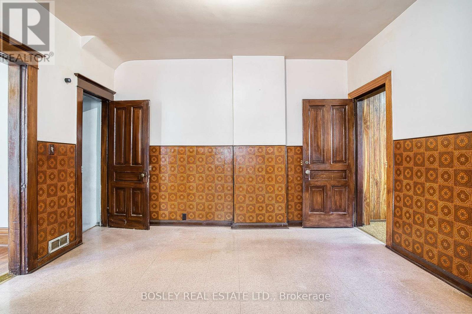 76 Pearson Avenue, Toronto, Ontario  M6R 1G5 - Photo 20 - W12485601