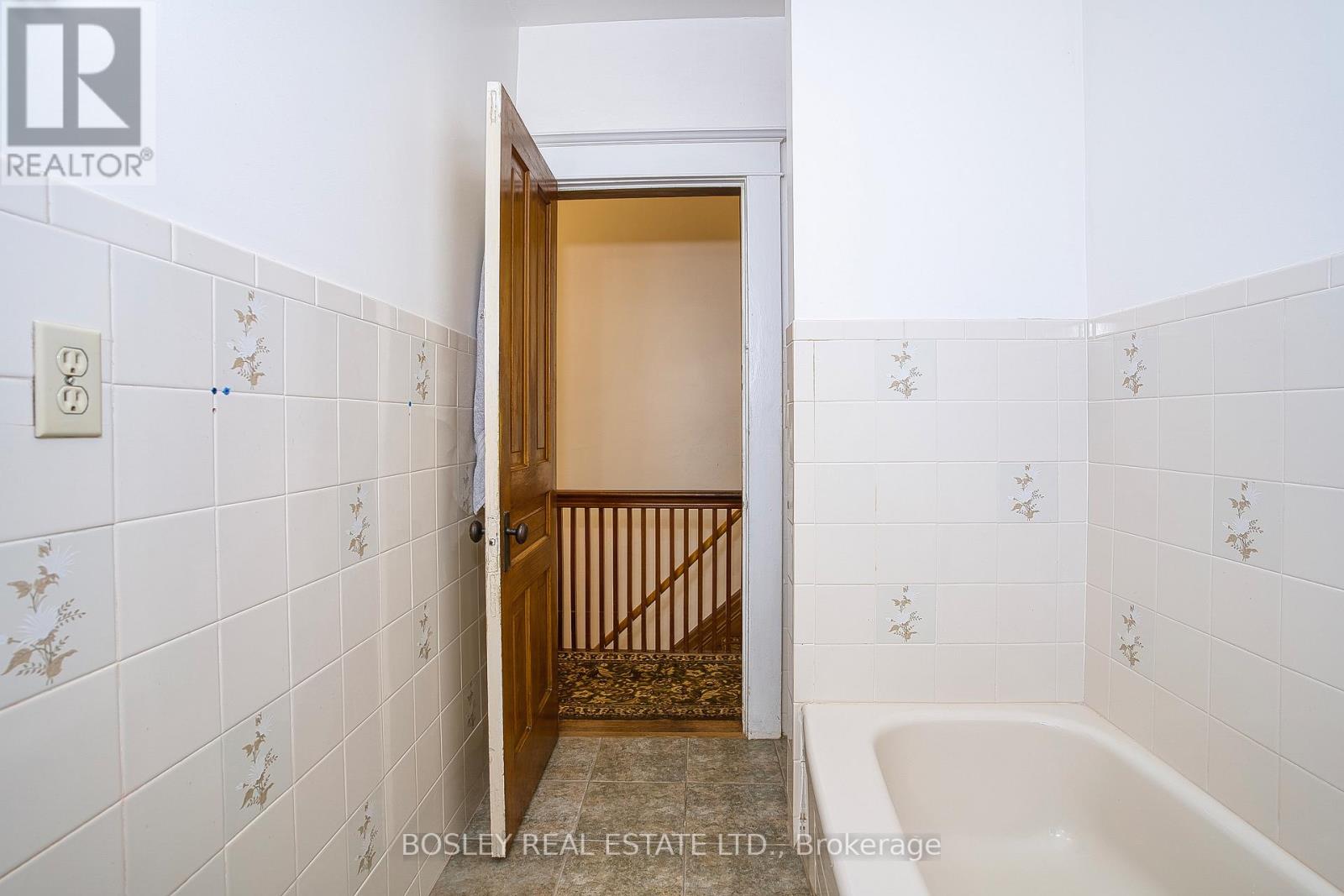 76 Pearson Avenue, Toronto, Ontario  M6R 1G5 - Photo 29 - W12485601