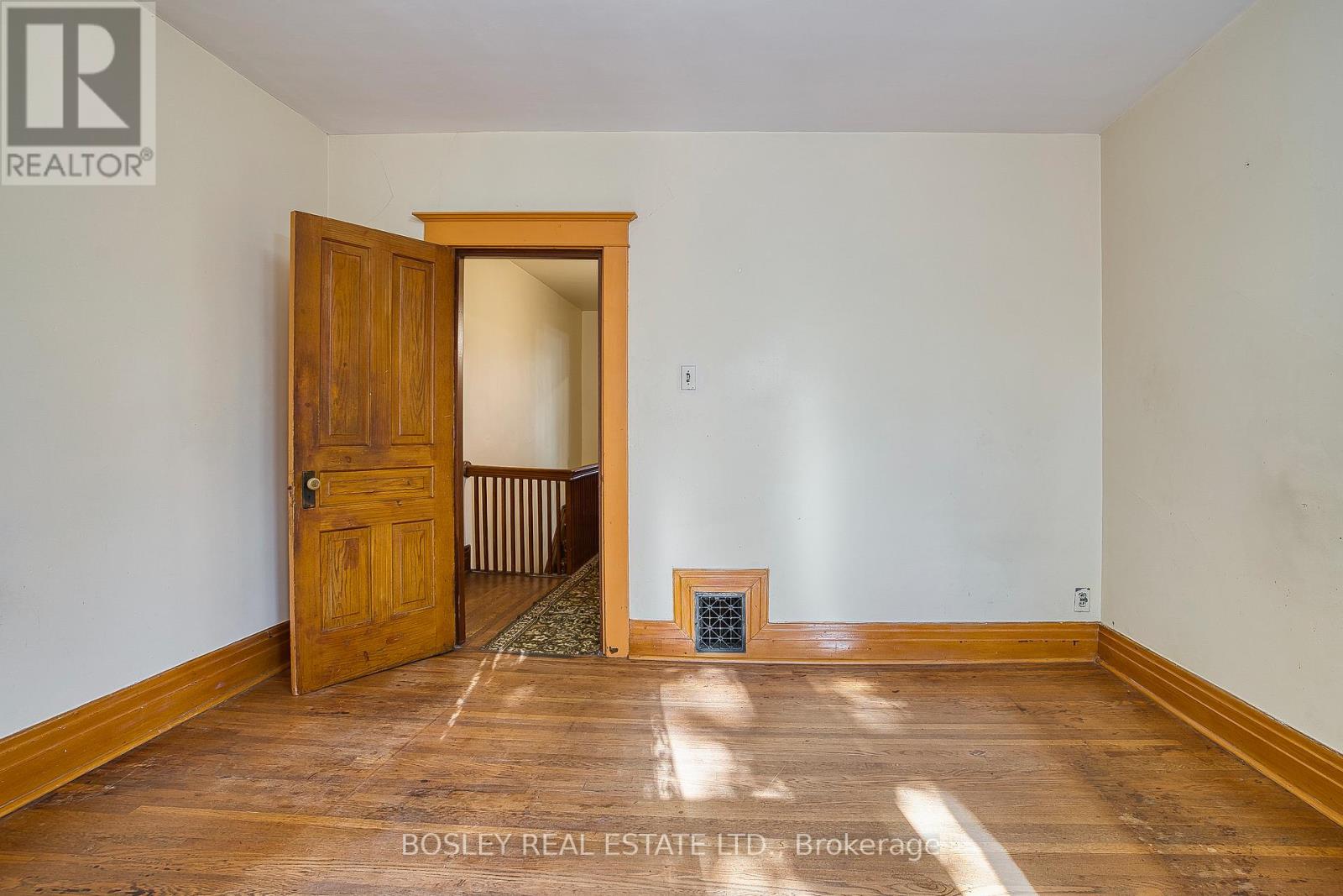 76 Pearson Avenue, Toronto, Ontario  M6R 1G5 - Photo 35 - W12485601