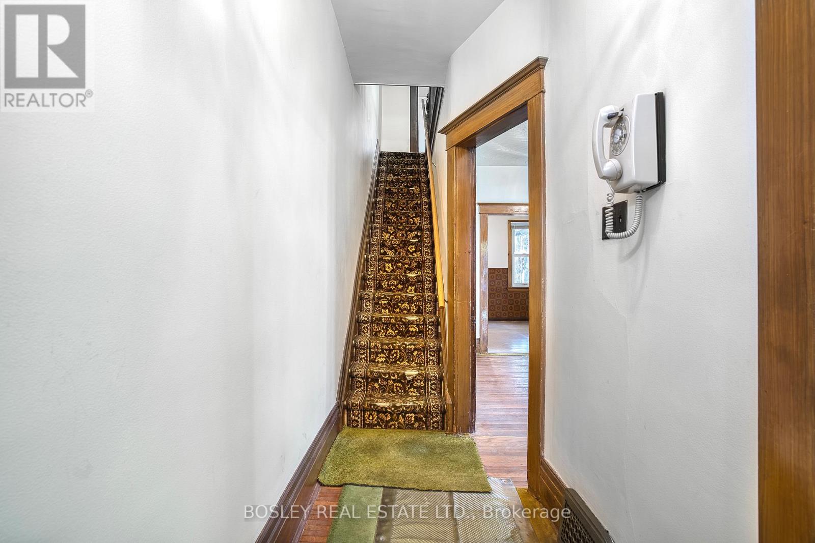 76 Pearson Avenue, Toronto, Ontario  M6R 1G5 - Photo 7 - W12485601