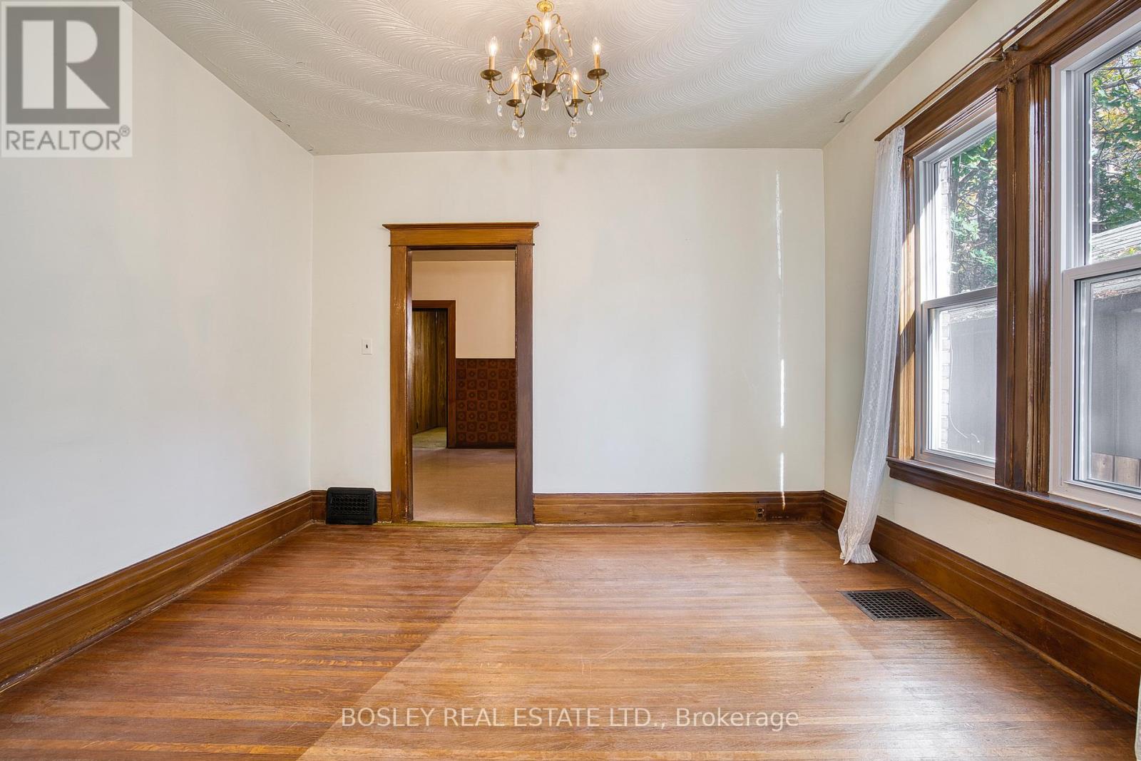 76 Pearson Avenue, Toronto, Ontario  M6R 1G5 - Photo 9 - W12485601