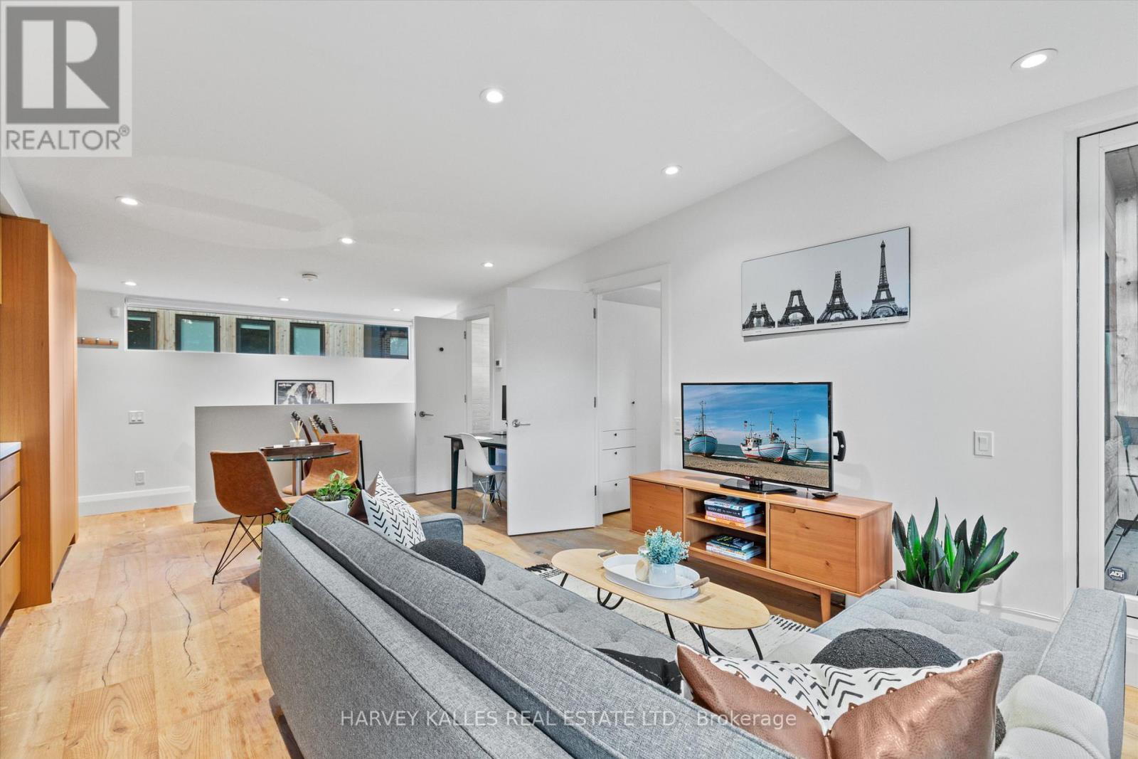 D - 786 Ossington Avenue, Toronto, Ontario  M6G 3V1 - Photo 10 - W12485619