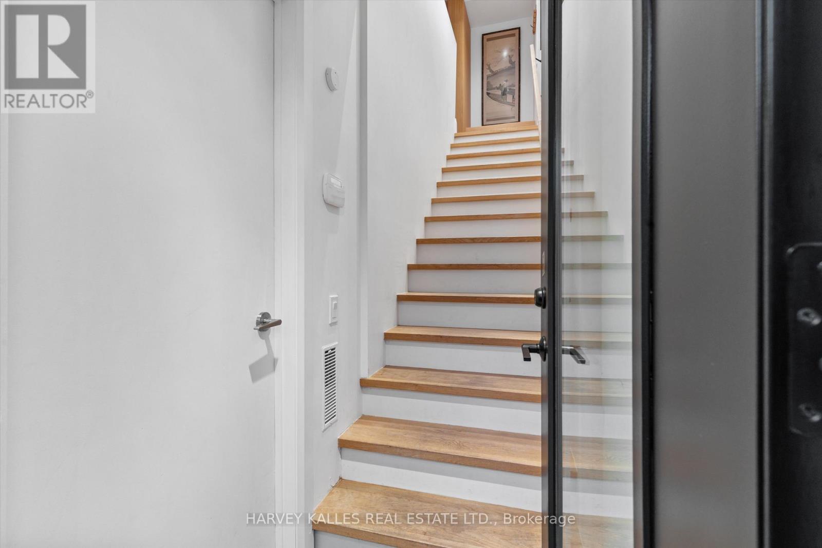 D - 786 Ossington Avenue, Toronto, Ontario  M6G 3V1 - Photo 19 - W12485619