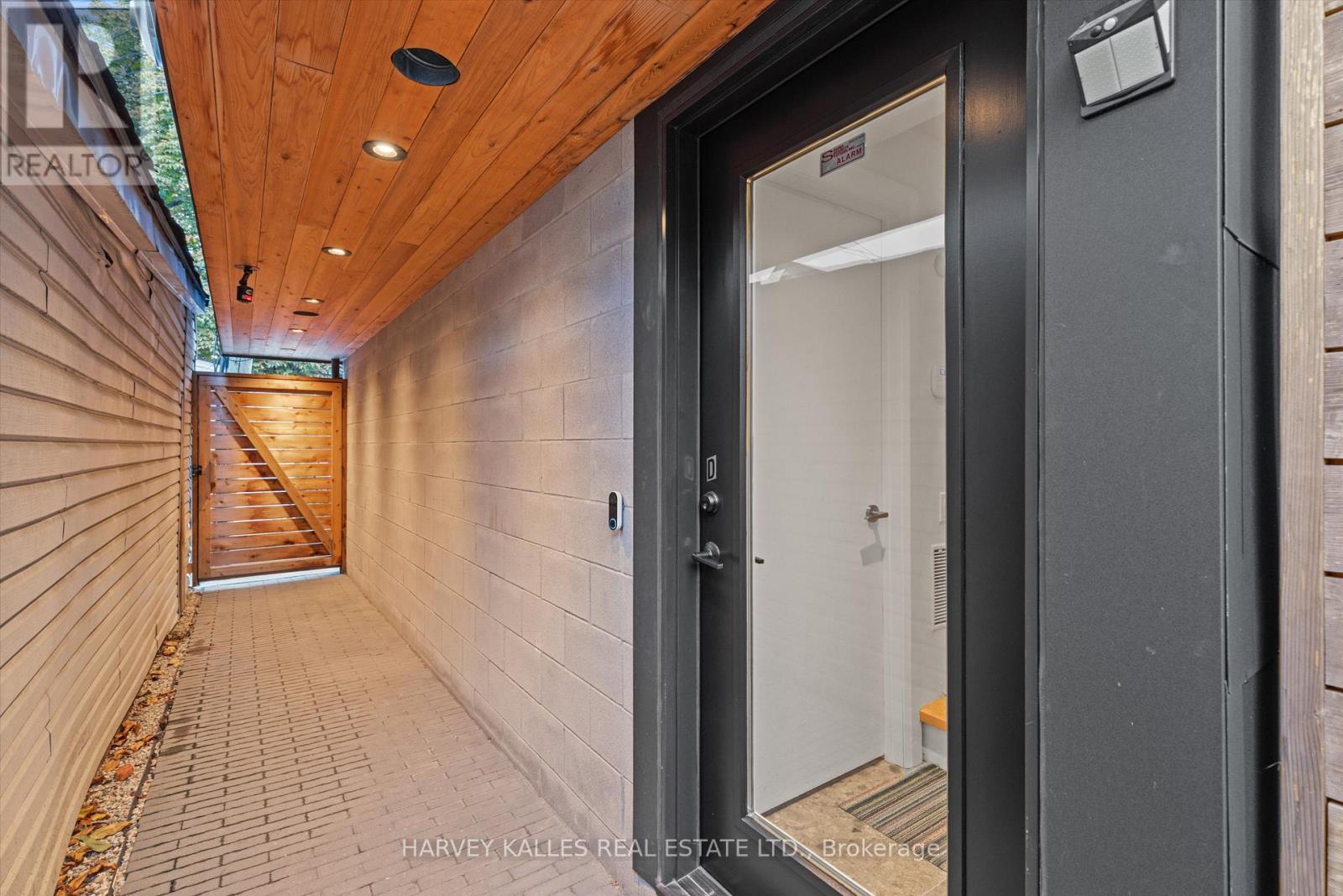 D - 786 Ossington Avenue, Toronto, Ontario  M6G 3V1 - Photo 21 - W12485619