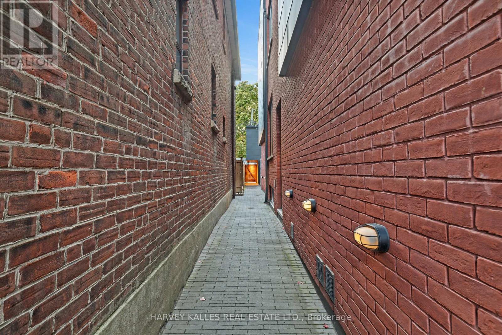 D - 786 Ossington Avenue, Toronto, Ontario  M6G 3V1 - Photo 22 - W12485619
