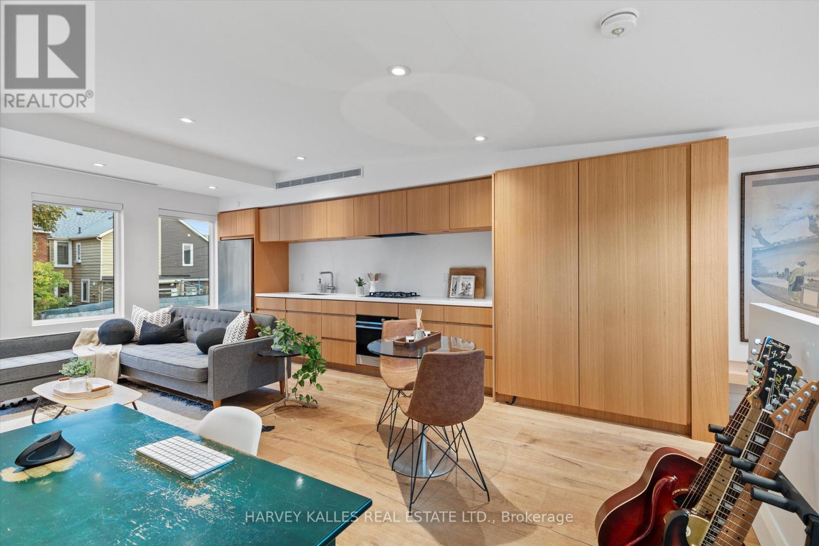 D - 786 Ossington Avenue, Toronto, Ontario  M6G 3V1 - Photo 4 - W12485619