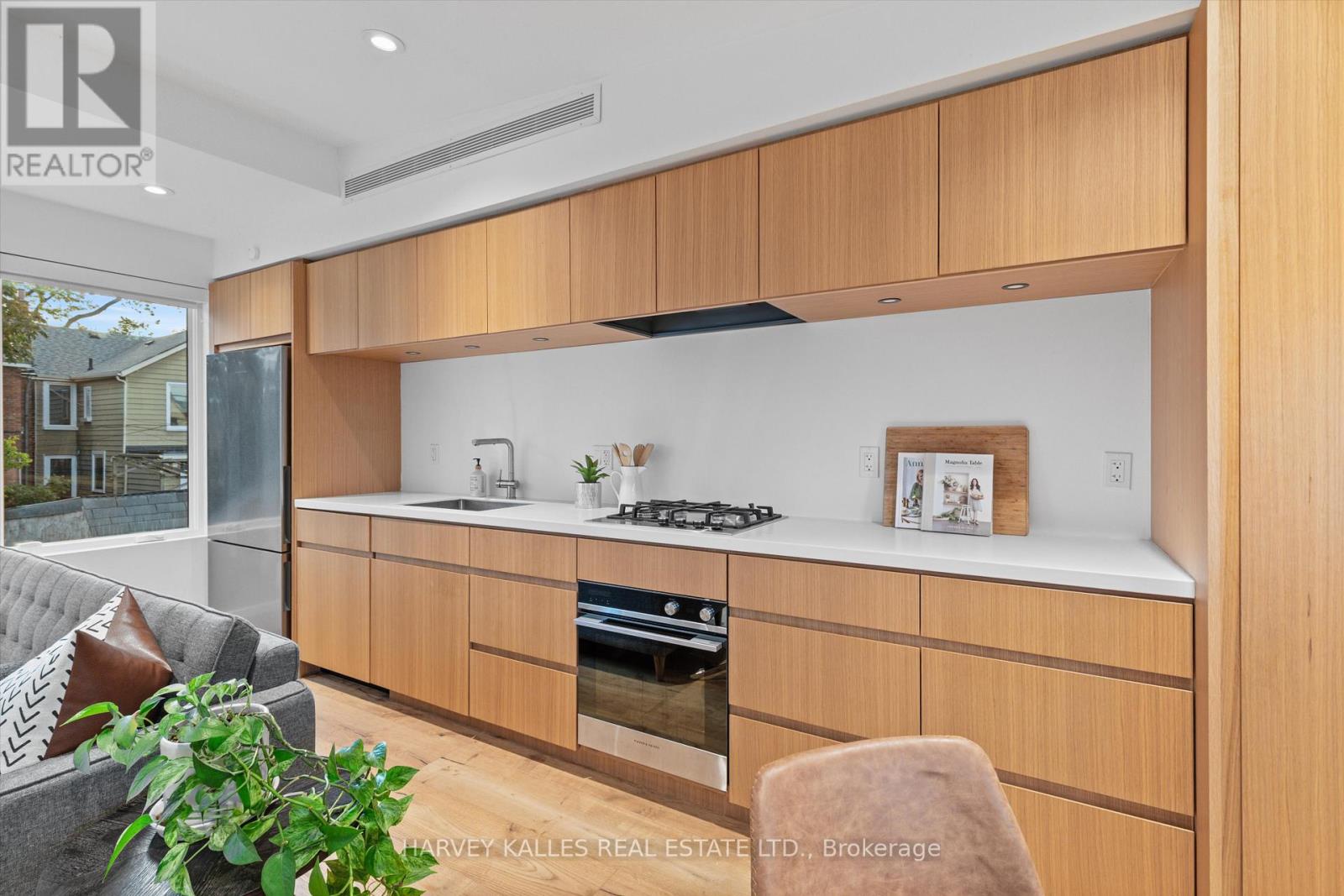 D - 786 Ossington Avenue, Toronto, Ontario  M6G 3V1 - Photo 5 - W12485619