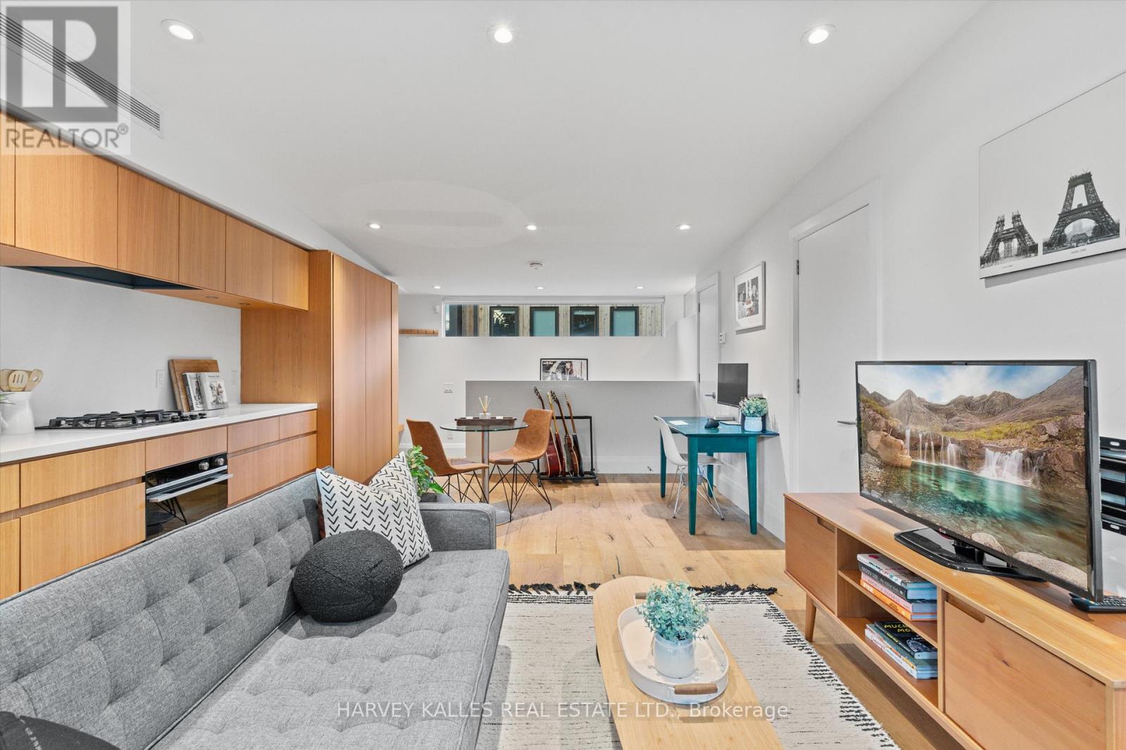 D - 786 Ossington Avenue, Toronto, Ontario  M6G 3V1 - Photo 8 - W12485619