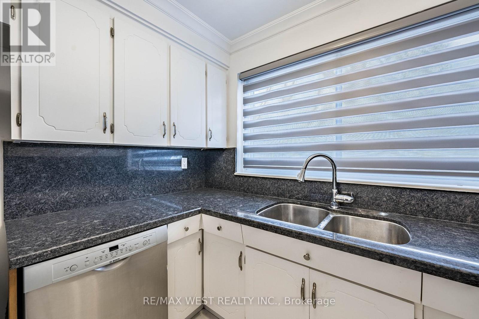 132 Meadowbank Road, Toronto, Ontario  M9B 5E4 - Photo 10 - W12485620