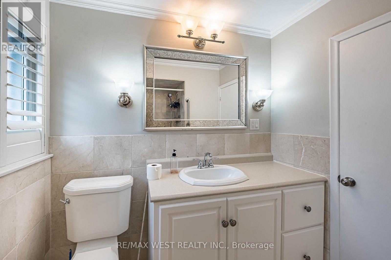 132 Meadowbank Road, Toronto, Ontario  M9B 5E4 - Photo 12 - W12485620