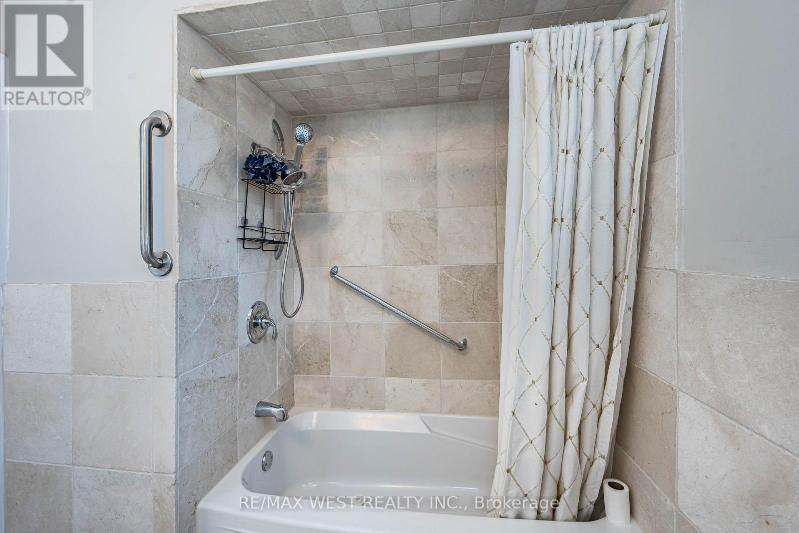 132 Meadowbank Road, Toronto, Ontario  M9B 5E4 - Photo 13 - W12485620