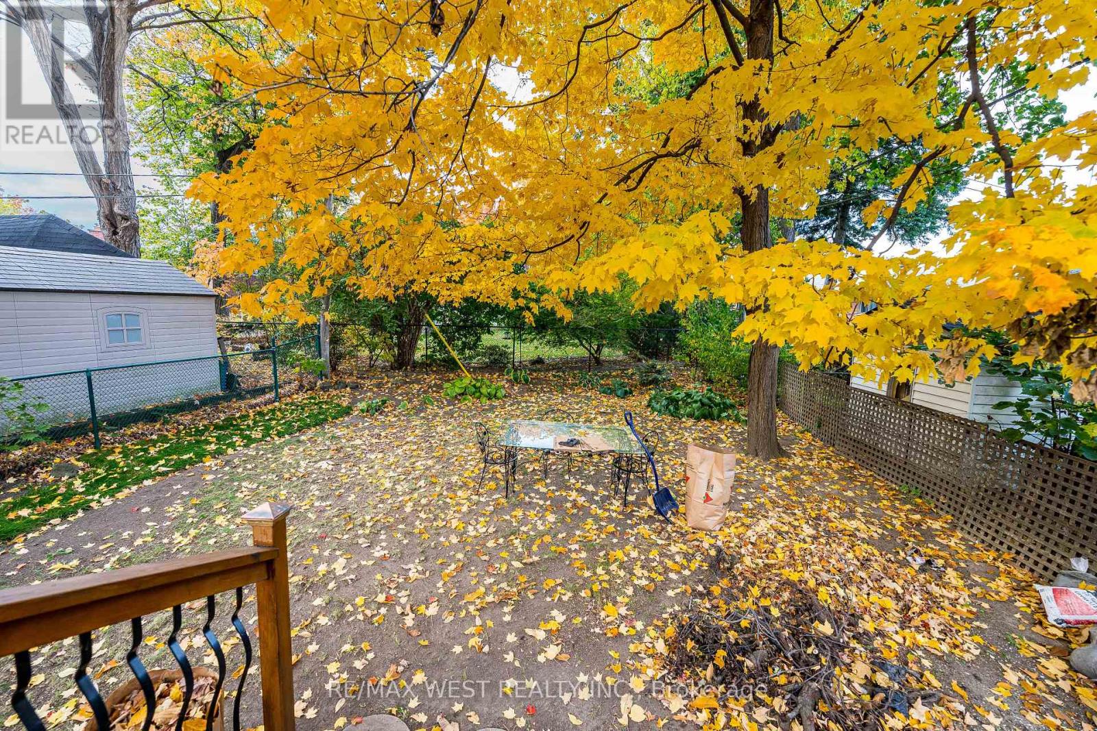 132 Meadowbank Road, Toronto, Ontario  M9B 5E4 - Photo 21 - W12485620