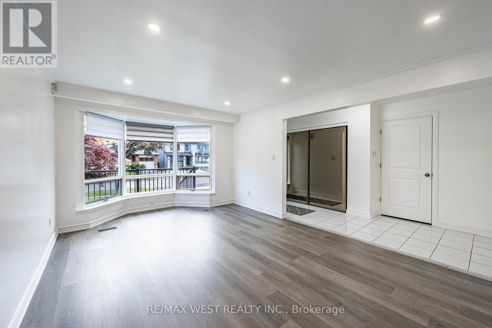 132 Meadowbank Road, Toronto, Ontario  M9B 5E4 - Photo 7 - W12485620