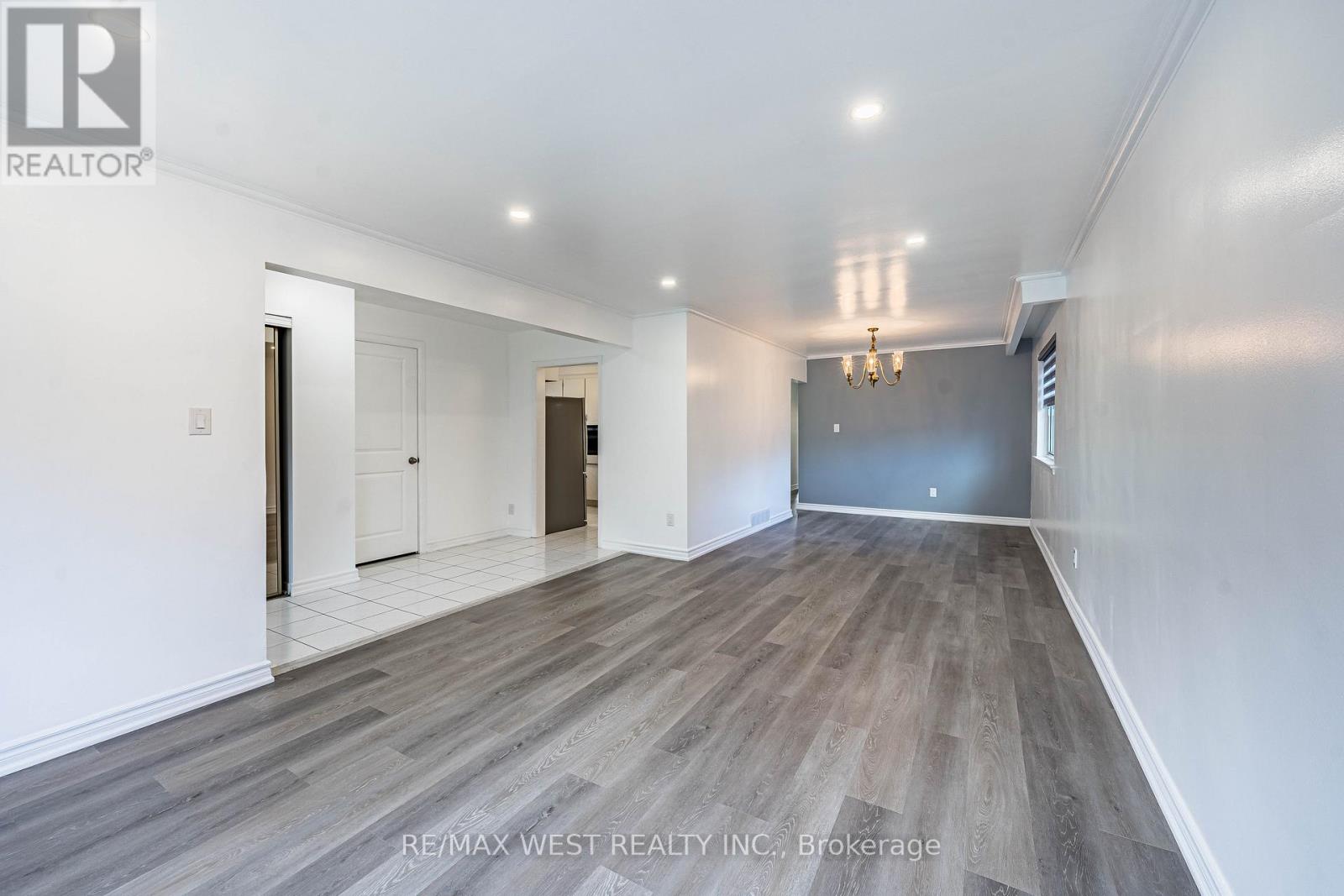 132 Meadowbank Road, Toronto, Ontario  M9B 5E4 - Photo 8 - W12485620