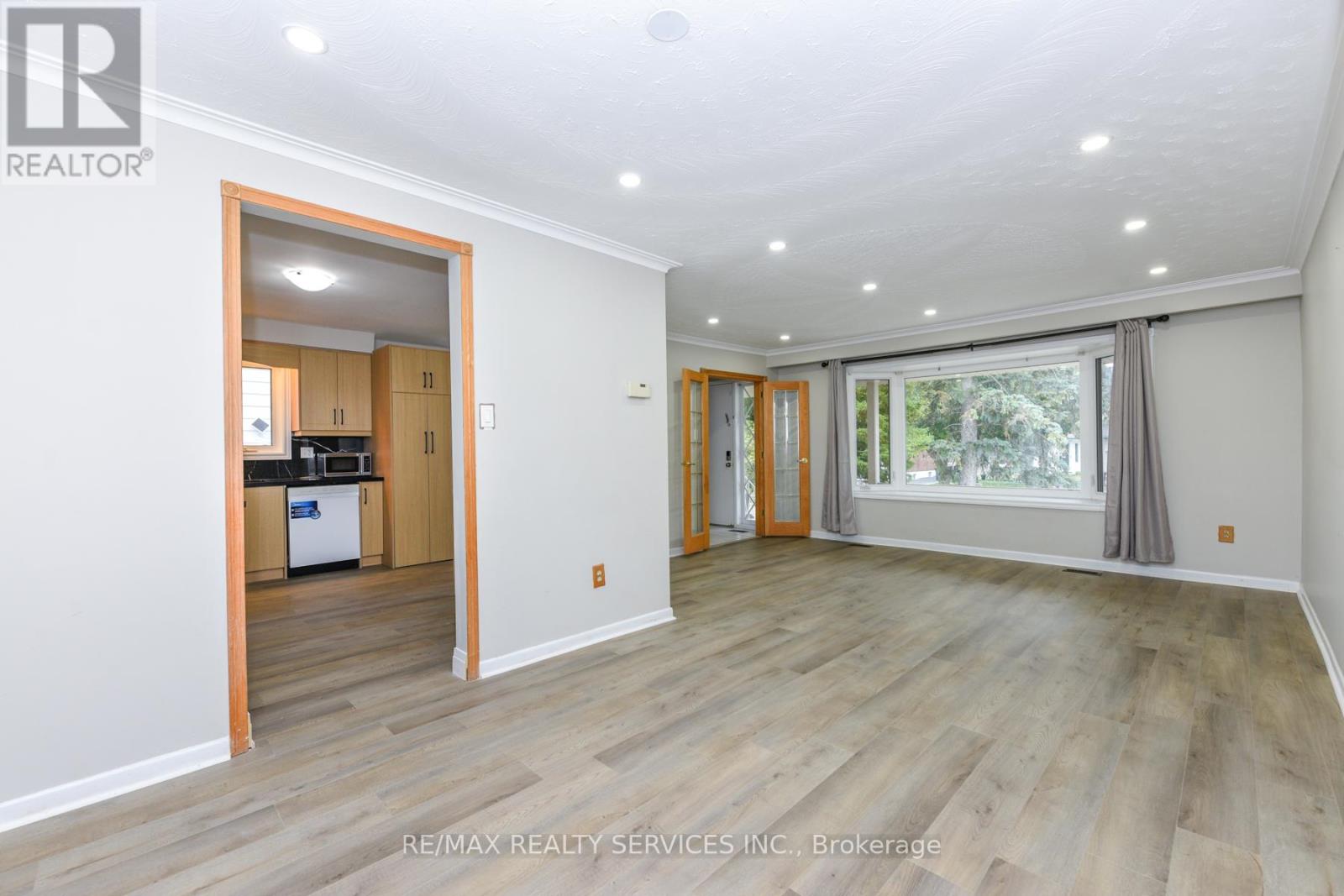 91 Ambleside Drive, Brampton, Ontario  L6Y 1C1 - Photo 10 - W12485624