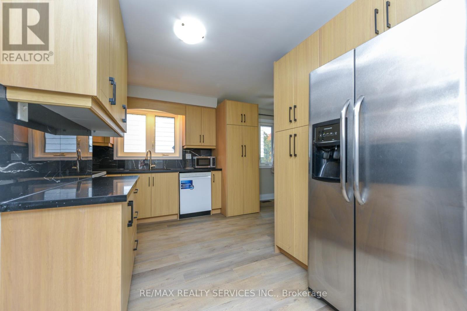 91 Ambleside Drive, Brampton, Ontario  L6Y 1C1 - Photo 16 - W12485624