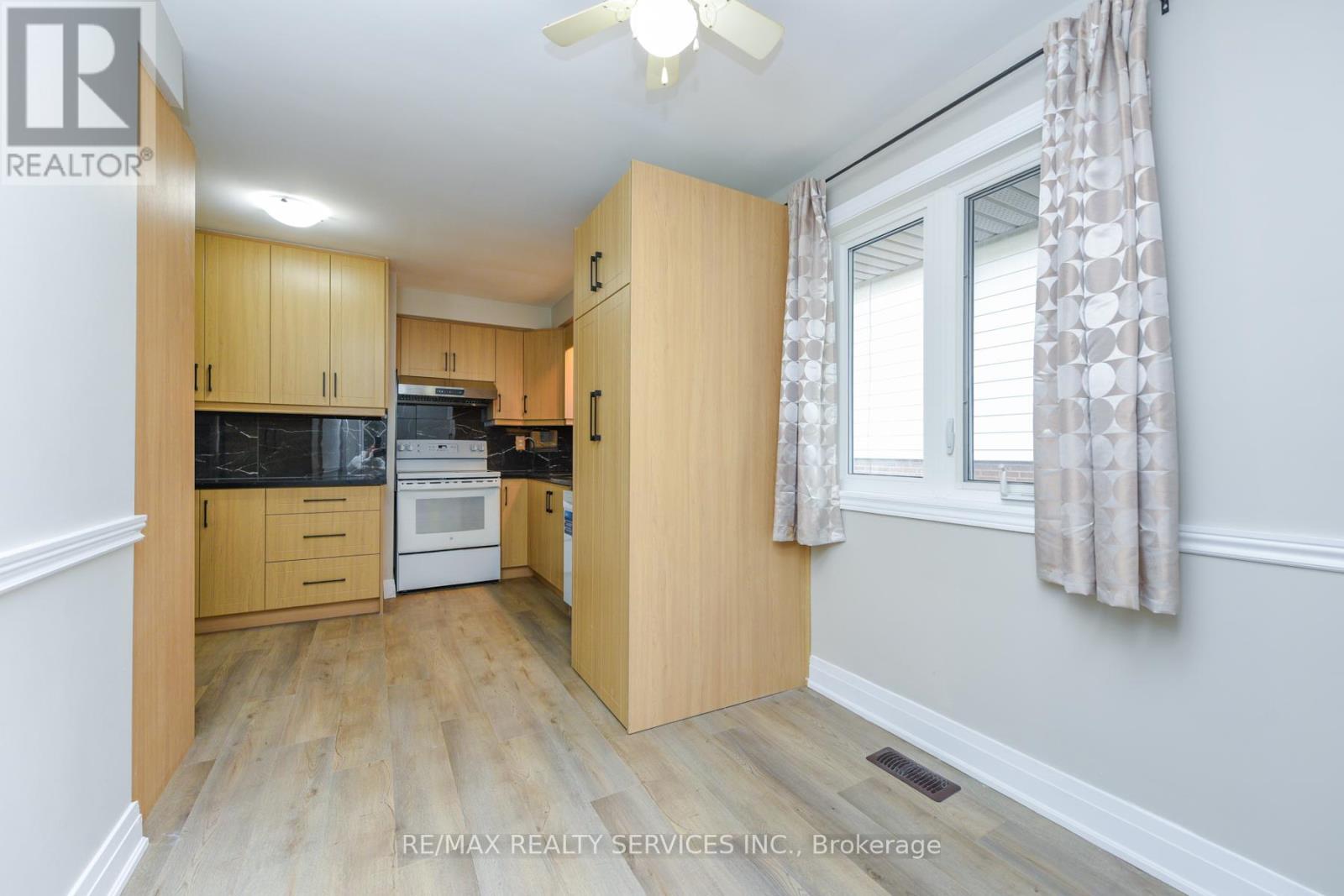 91 Ambleside Drive, Brampton, Ontario  L6Y 1C1 - Photo 17 - W12485624