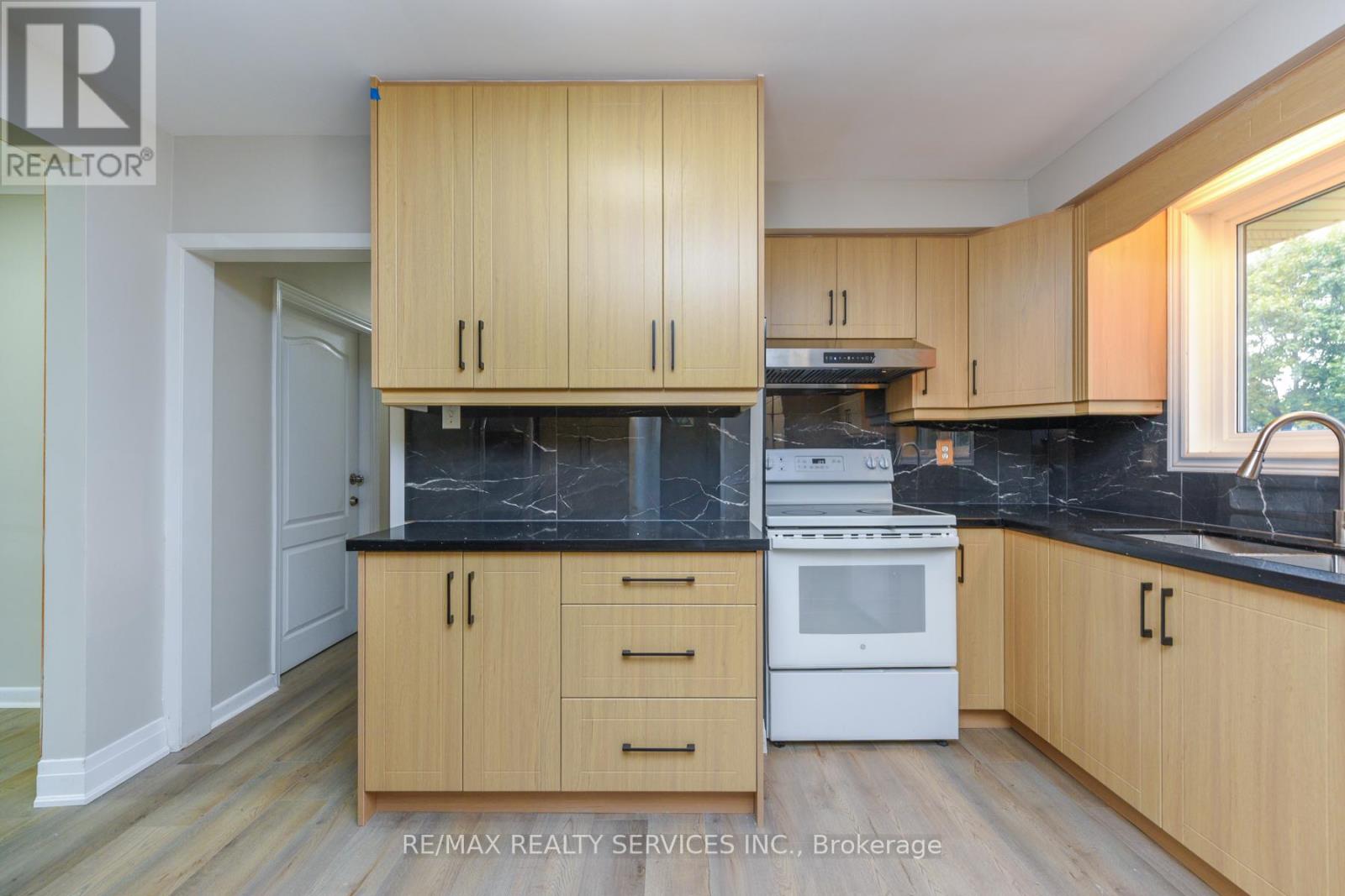 91 Ambleside Drive, Brampton, Ontario  L6Y 1C1 - Photo 20 - W12485624