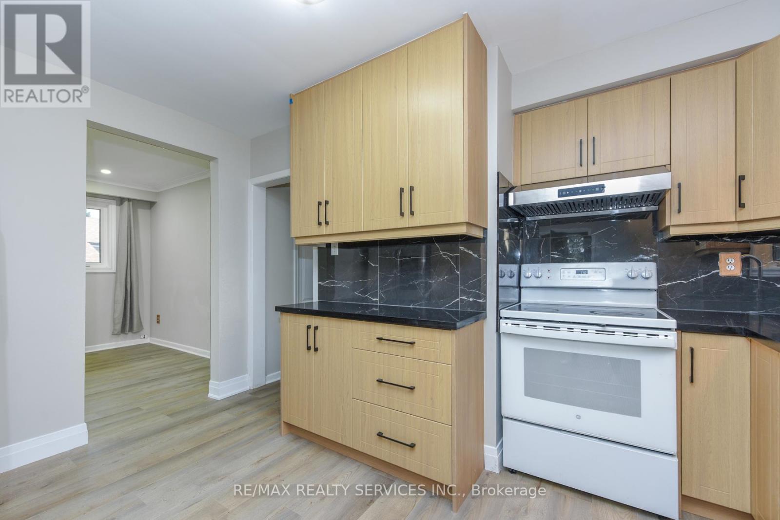 91 Ambleside Drive, Brampton, Ontario  L6Y 1C1 - Photo 21 - W12485624