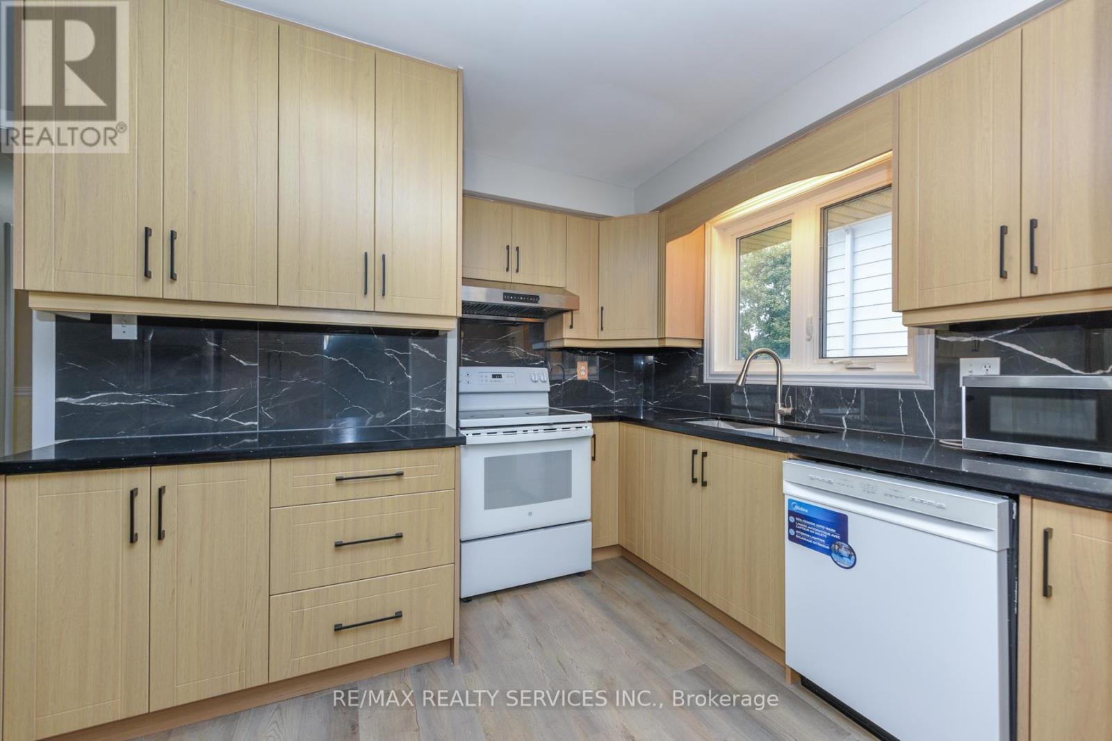 91 Ambleside Drive, Brampton, Ontario  L6Y 1C1 - Photo 23 - W12485624