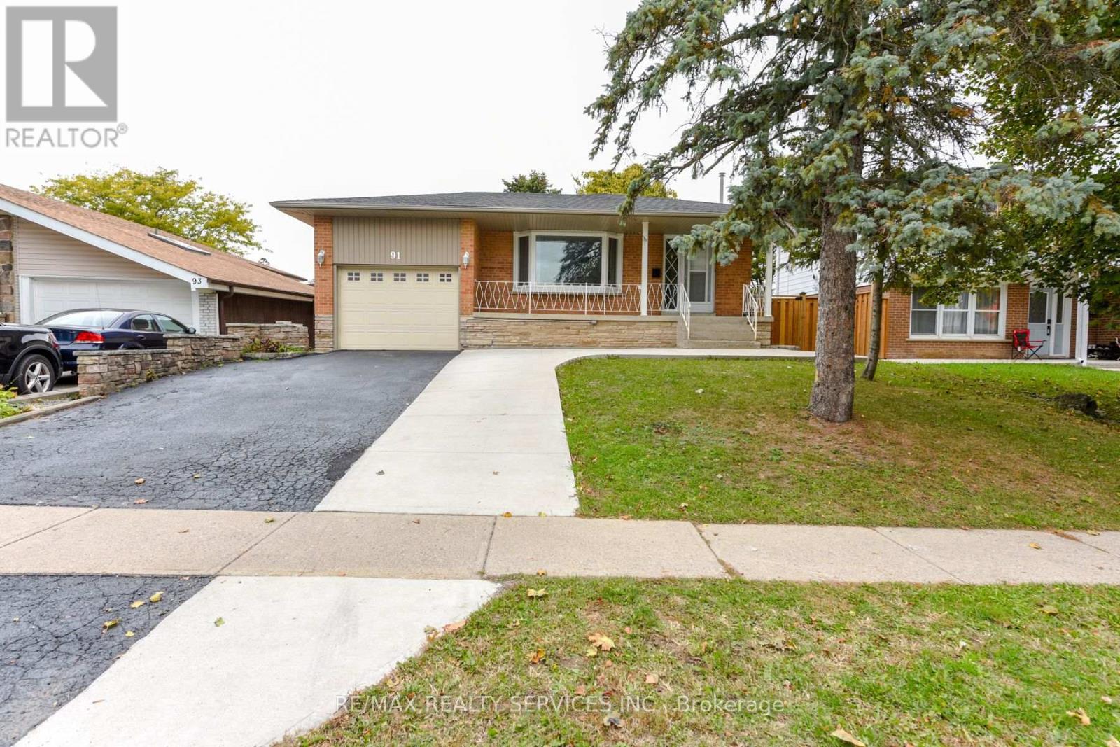 91 Ambleside Drive, Brampton, Ontario  L6Y 1C1 - Photo 4 - W12485624