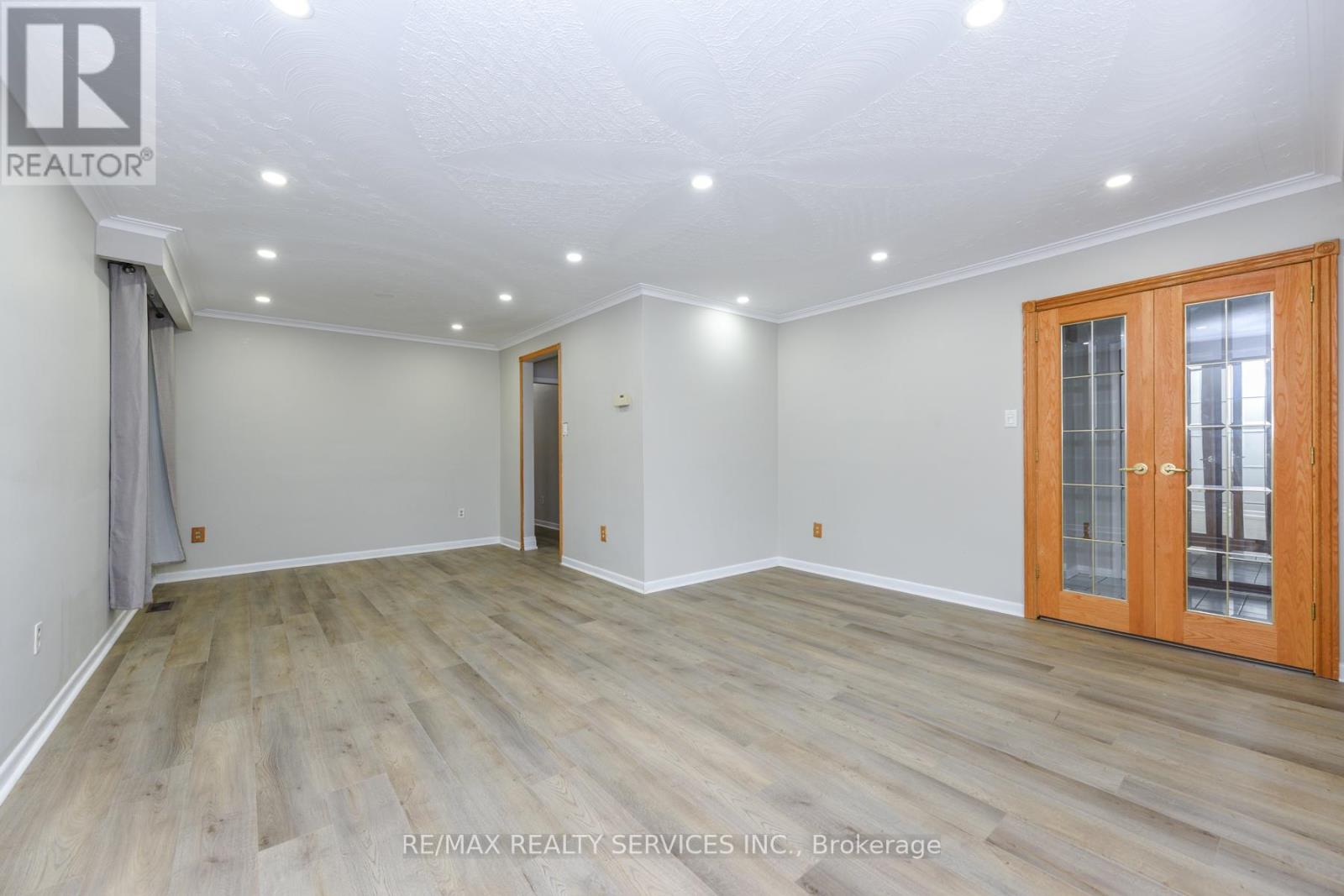 91 Ambleside Drive, Brampton, Ontario  L6Y 1C1 - Photo 8 - W12485624