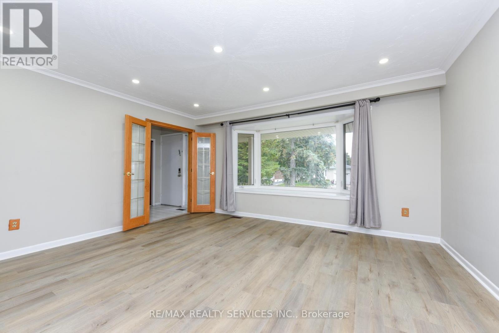 91 Ambleside Drive, Brampton, Ontario  L6Y 1C1 - Photo 9 - W12485624