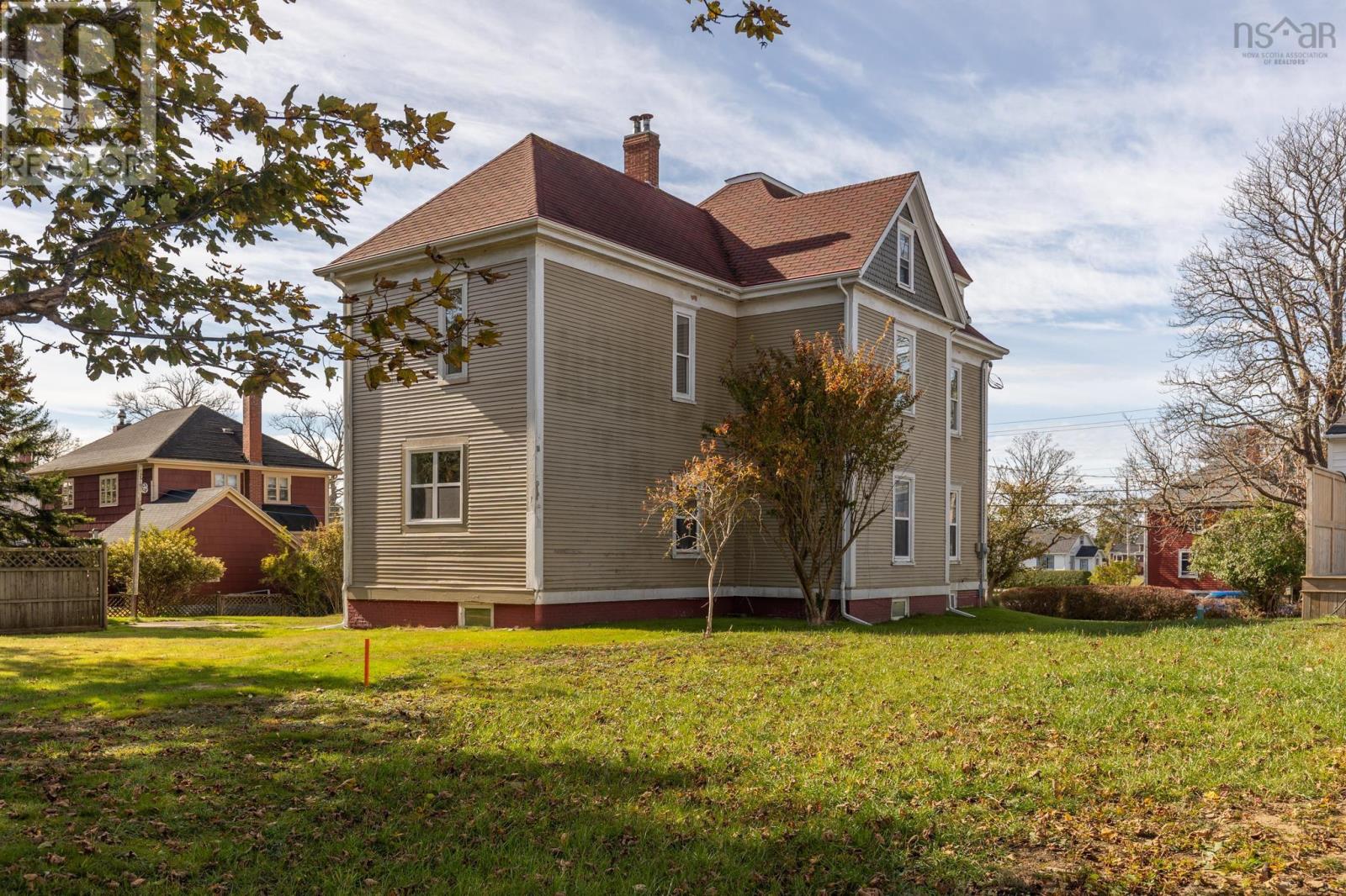 39 Brunswick Street, Yarmouth, Nova Scotia  B5A 2E7 - Photo 3 - 202526748