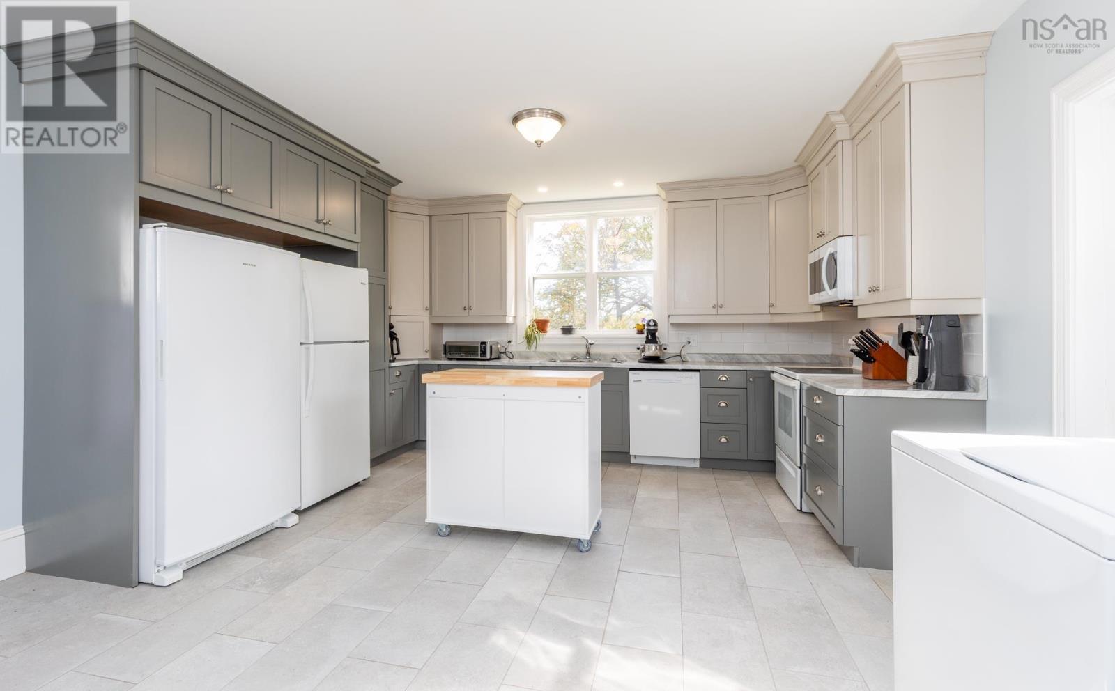 39 Brunswick Street, Yarmouth, Nova Scotia  B5A 2E7 - Photo 6 - 202526748