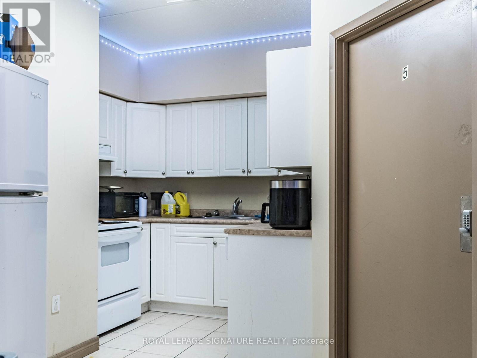 203 - 251 Lester Street, Waterloo, Ontario  N2L 3W6 - Photo 6 - X12485550