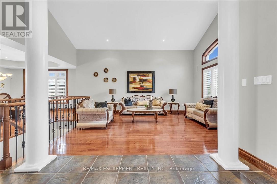 117 Christopher Drive, Hamilton, Ontario  L9B 1G6 - Photo 17 - X12485563