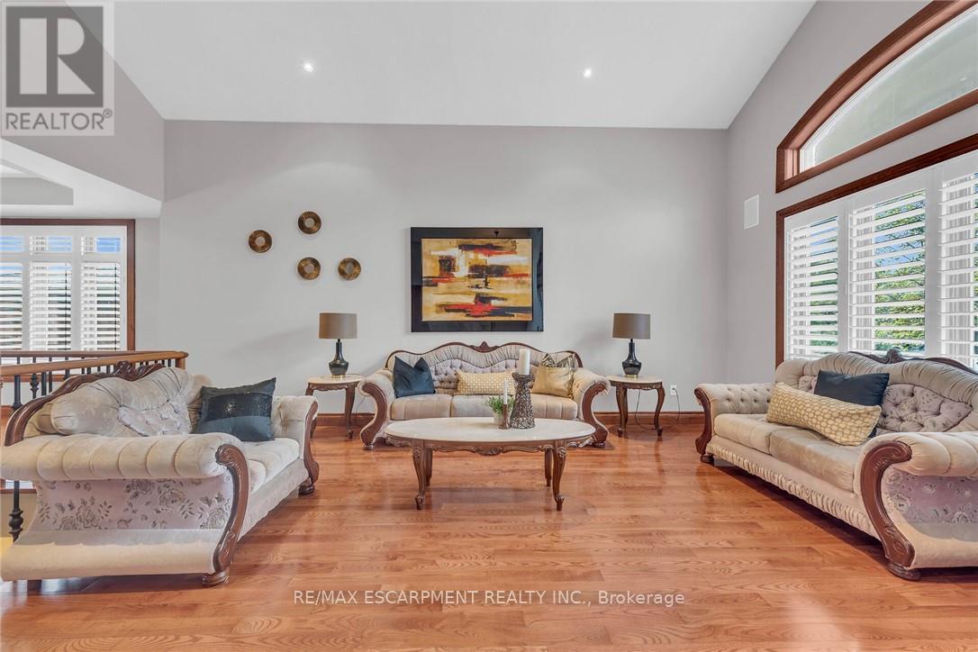 117 Christopher Drive, Hamilton, Ontario  L9B 1G6 - Photo 18 - X12485563