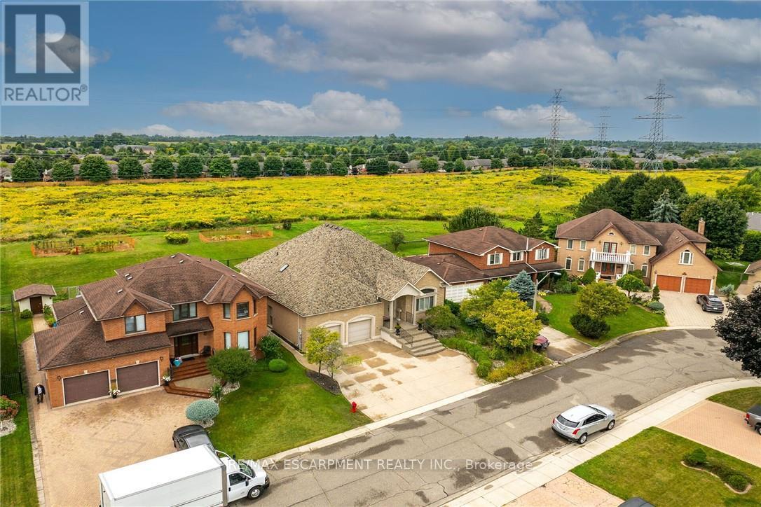 117 Christopher Drive, Hamilton, Ontario  L9B 1G6 - Photo 2 - X12485571