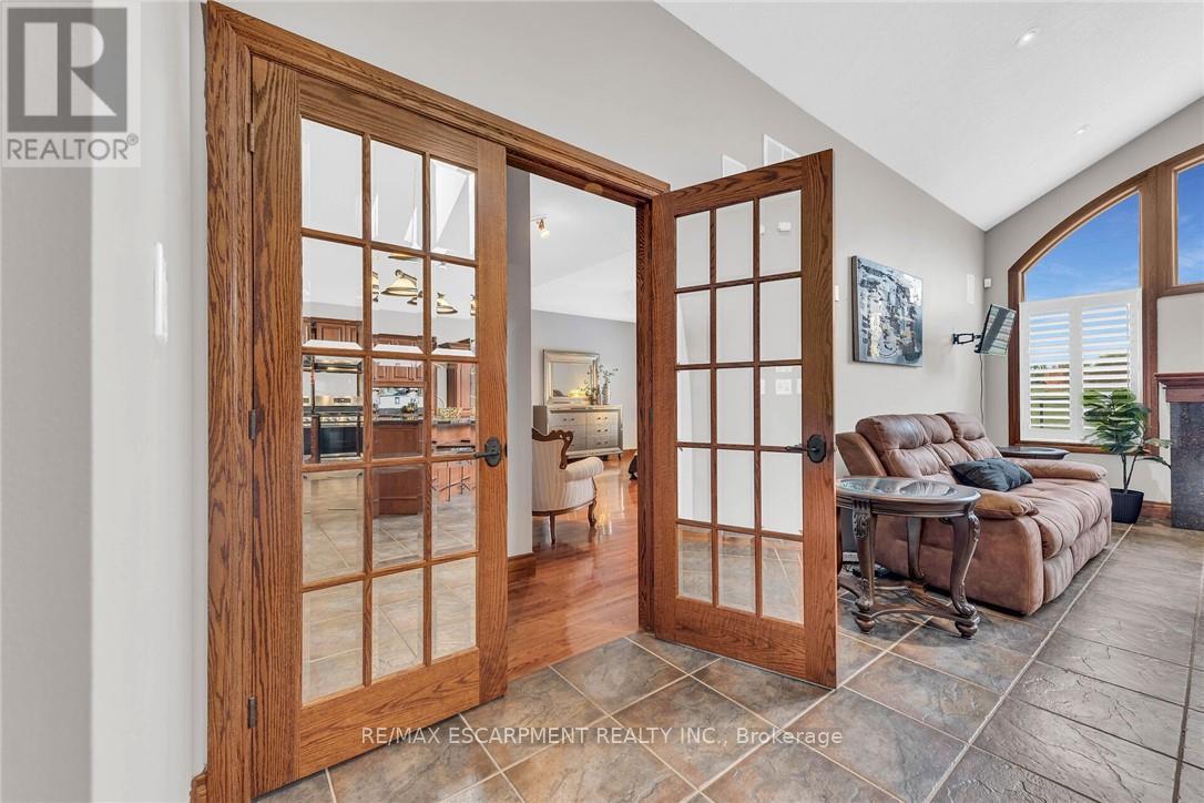 117 Christopher Drive, Hamilton, Ontario  L9B 1G6 - Photo 21 - X12485571