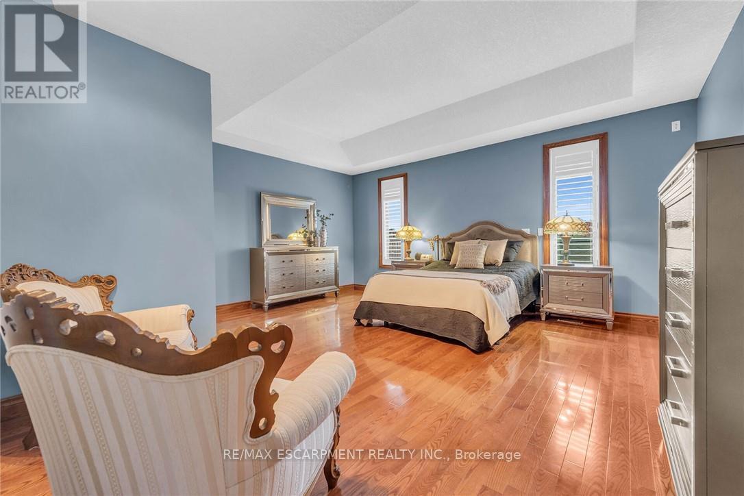 117 Christopher Drive, Hamilton, Ontario  L9B 1G6 - Photo 22 - X12485571