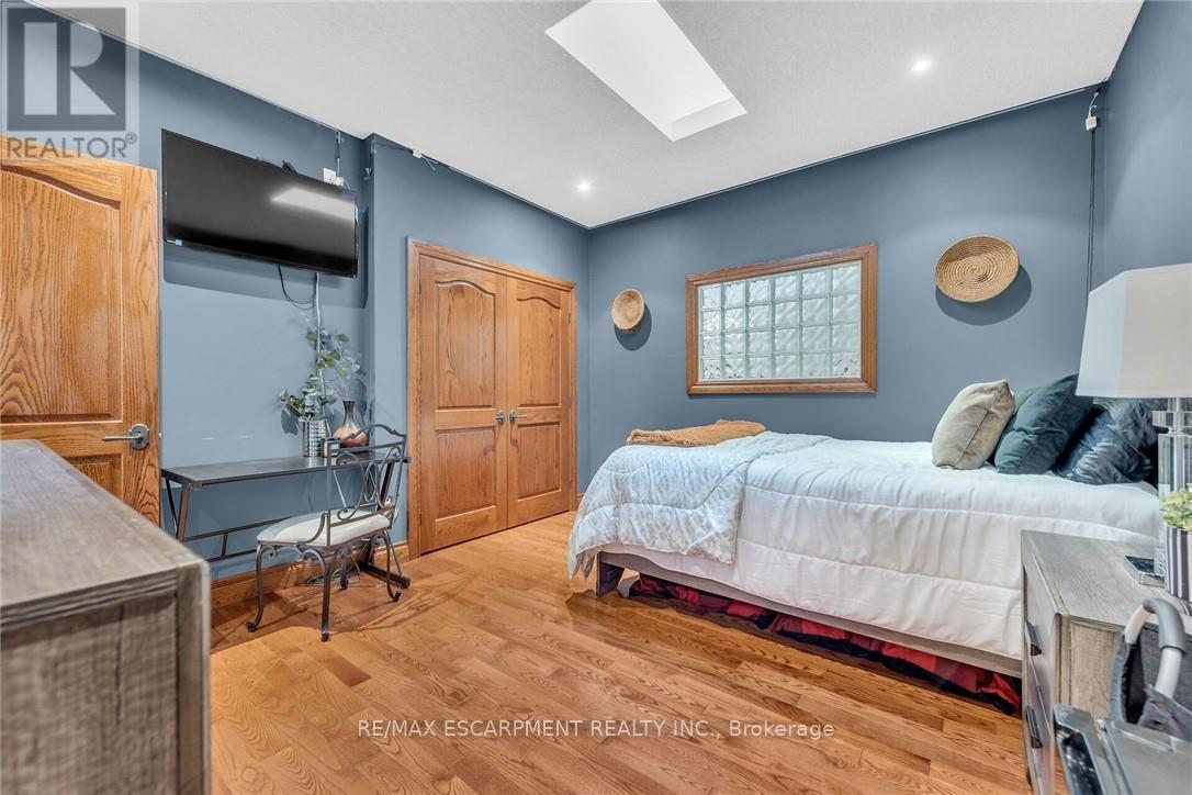 117 Christopher Drive, Hamilton, Ontario  L9B 1G6 - Photo 27 - X12485571