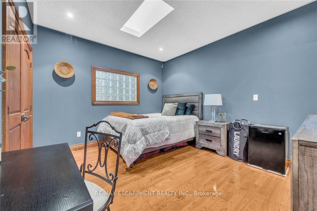 117 Christopher Drive, Hamilton, Ontario  L9B 1G6 - Photo 28 - X12485571