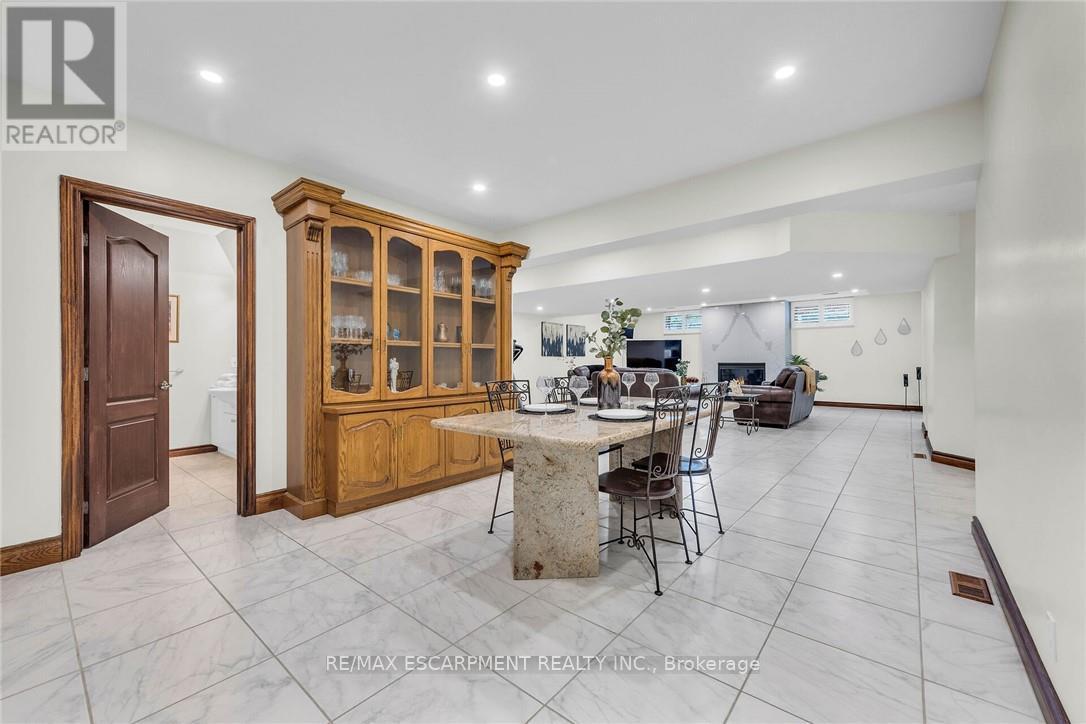 117 Christopher Drive, Hamilton, Ontario  L9B 1G6 - Photo 37 - X12485571