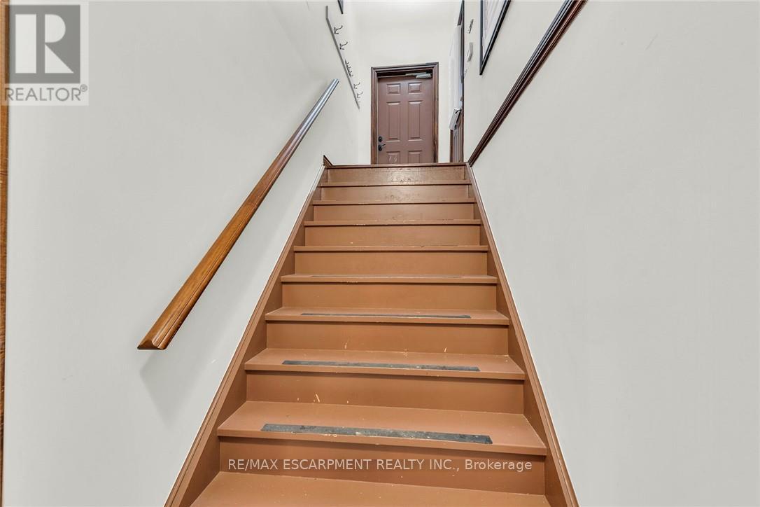 117 Christopher Drive, Hamilton, Ontario  L9B 1G6 - Photo 38 - X12485571