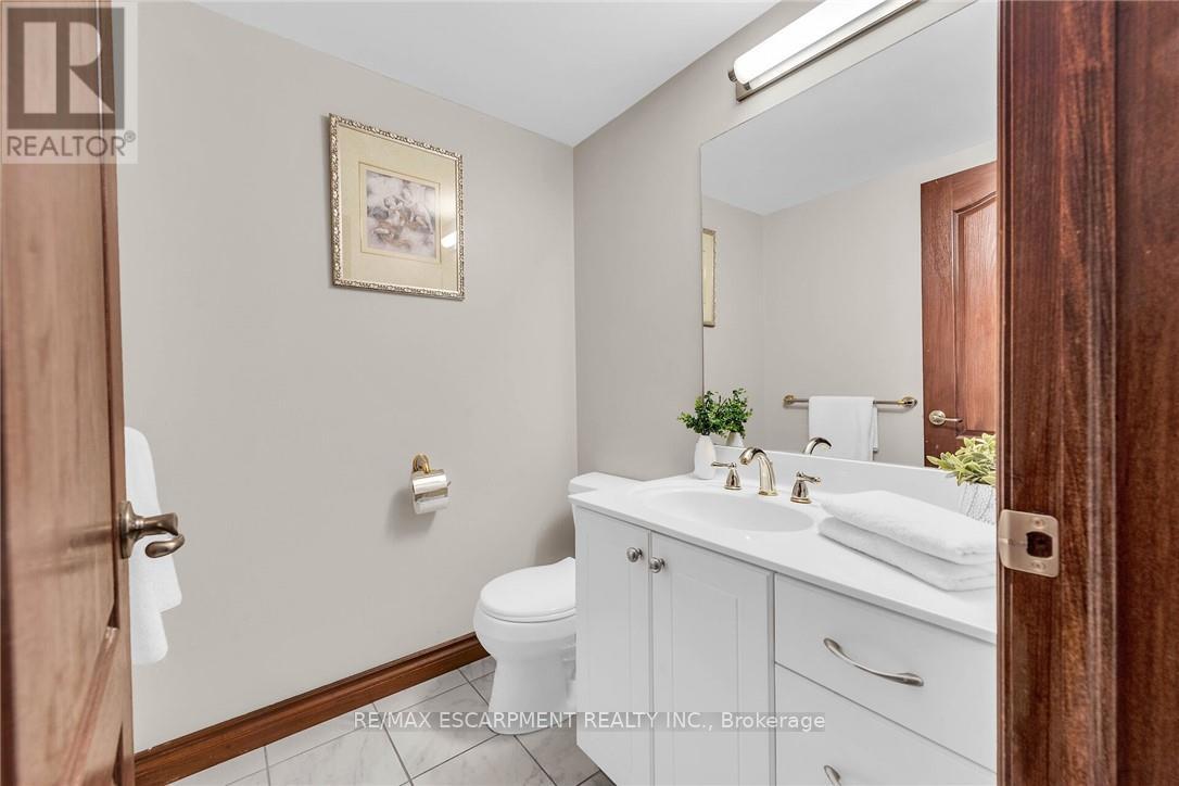 117 Christopher Drive, Hamilton, Ontario  L9B 1G6 - Photo 40 - X12485571