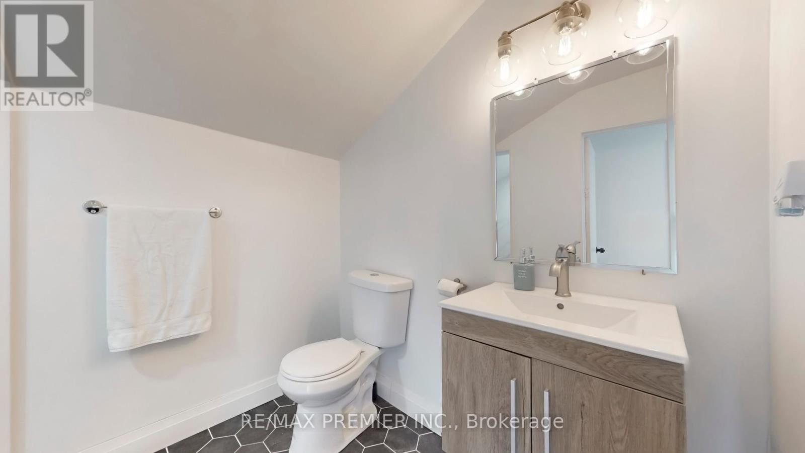 1 Burness Drive, St. Catharines, Ontario  L2P 1J2 - Photo 15 - X12485597