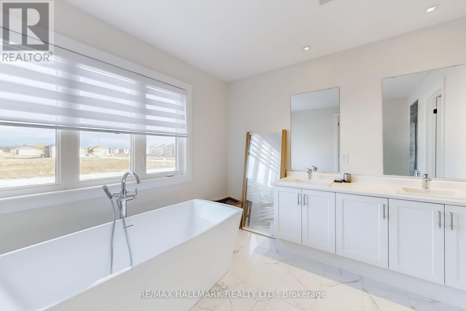 61 Strathgreen Lane, Georgina (Keswick South), Ontario  L4P 0J3 - Photo 33 - N12482277