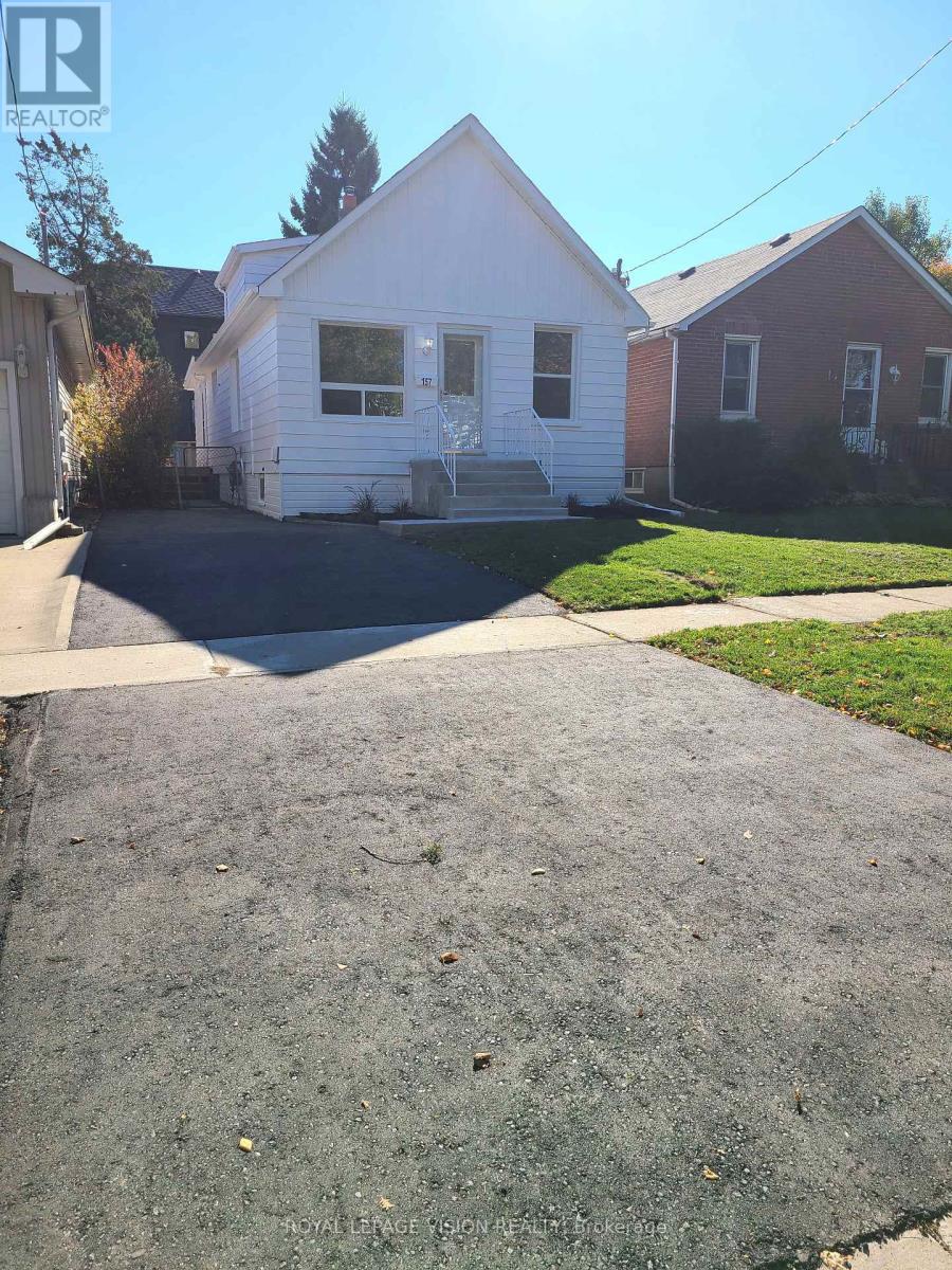 157 College Avenue, Oshawa, Ontario  L1J 1R3 - Photo 4 - E12484965