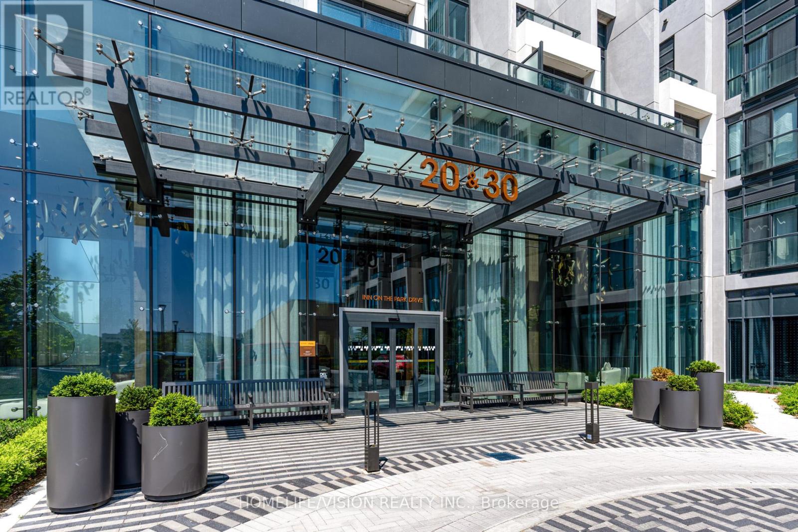 910 - 30 Inn On The Park Drive, Toronto, Ontario  M3C 0P7 - Photo 2 - C12485644