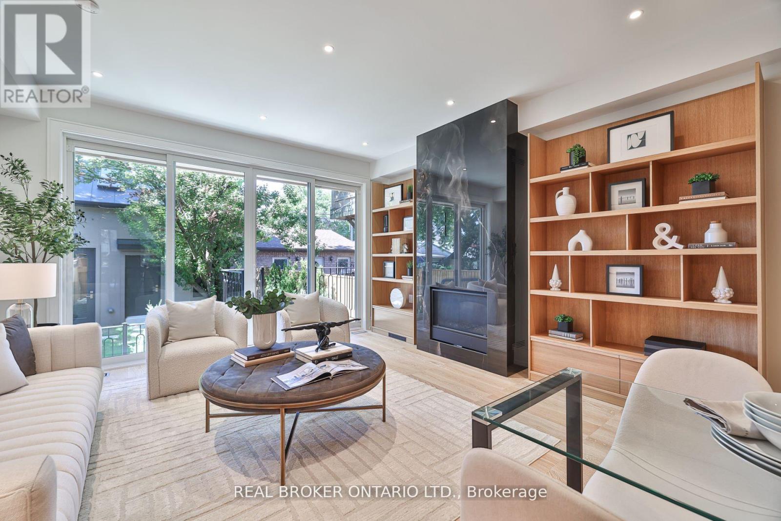 444 Roxton Road, Toronto, Ontario  M6G 3R4 - Photo 7 - C12485682