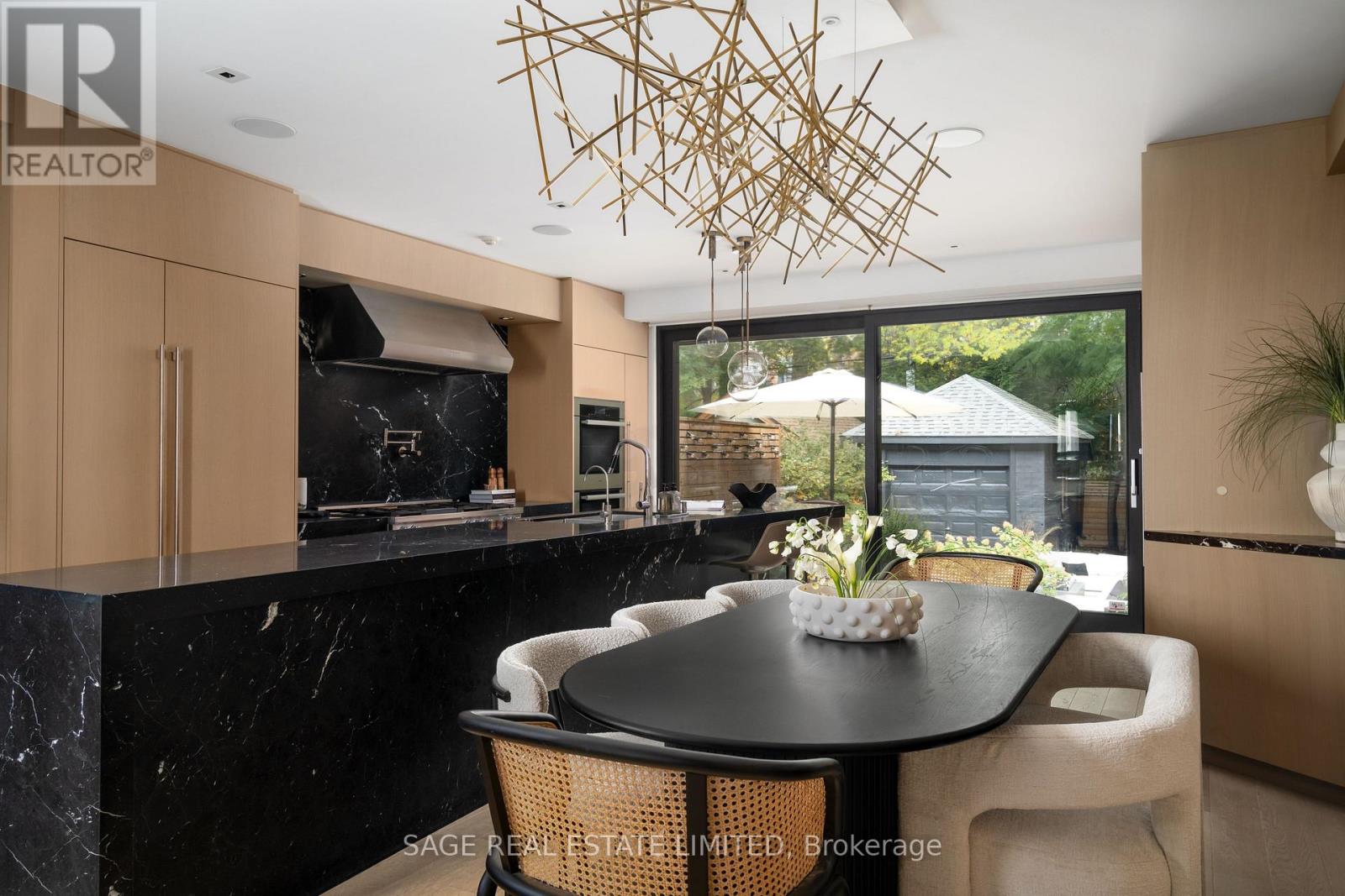 109 Hilton Avenue, Toronto, Ontario  M5R 3E8 - Photo 2 - C12485725