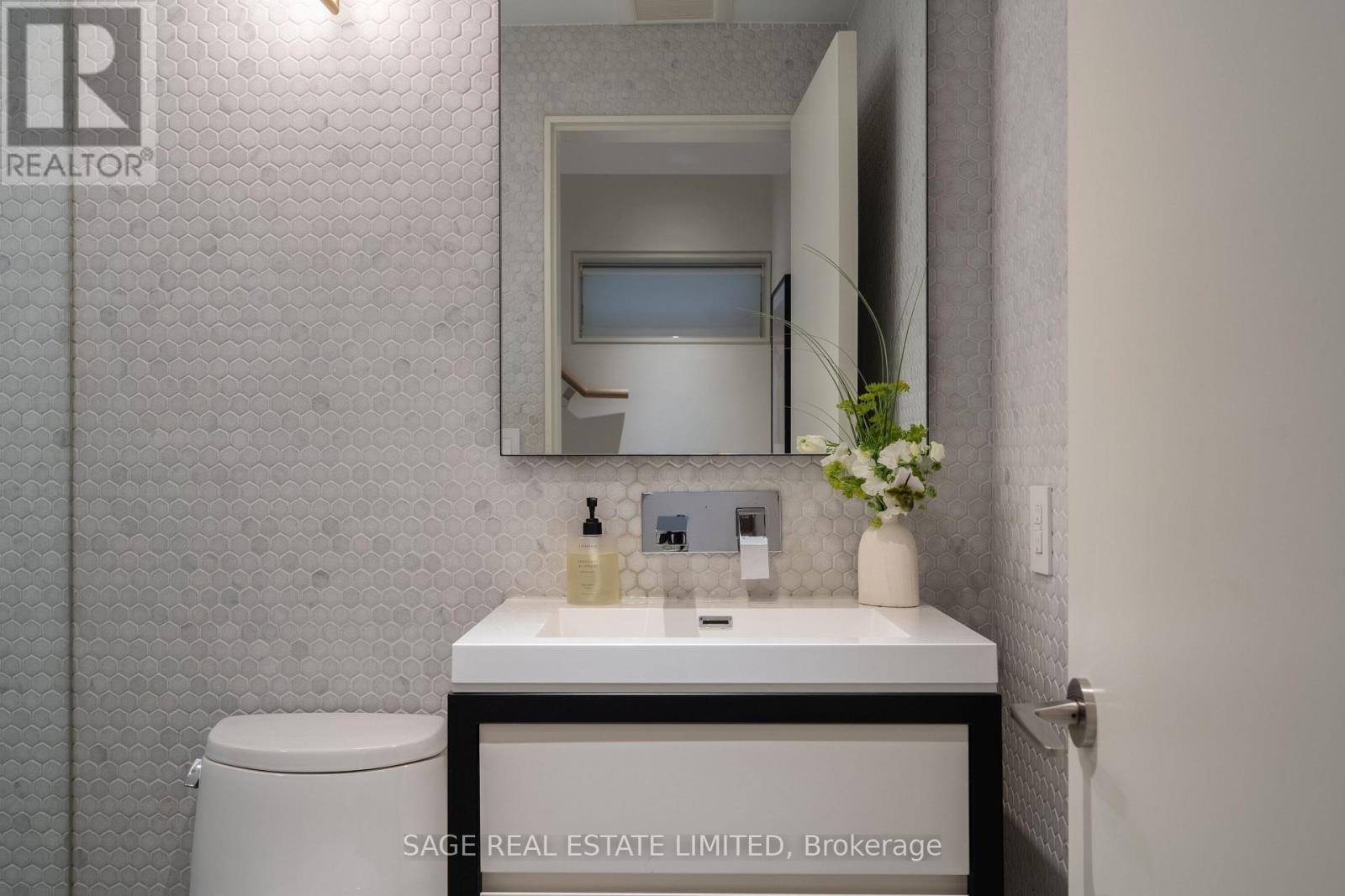 109 Hilton Avenue, Toronto, Ontario  M5R 3E8 - Photo 35 - C12485725