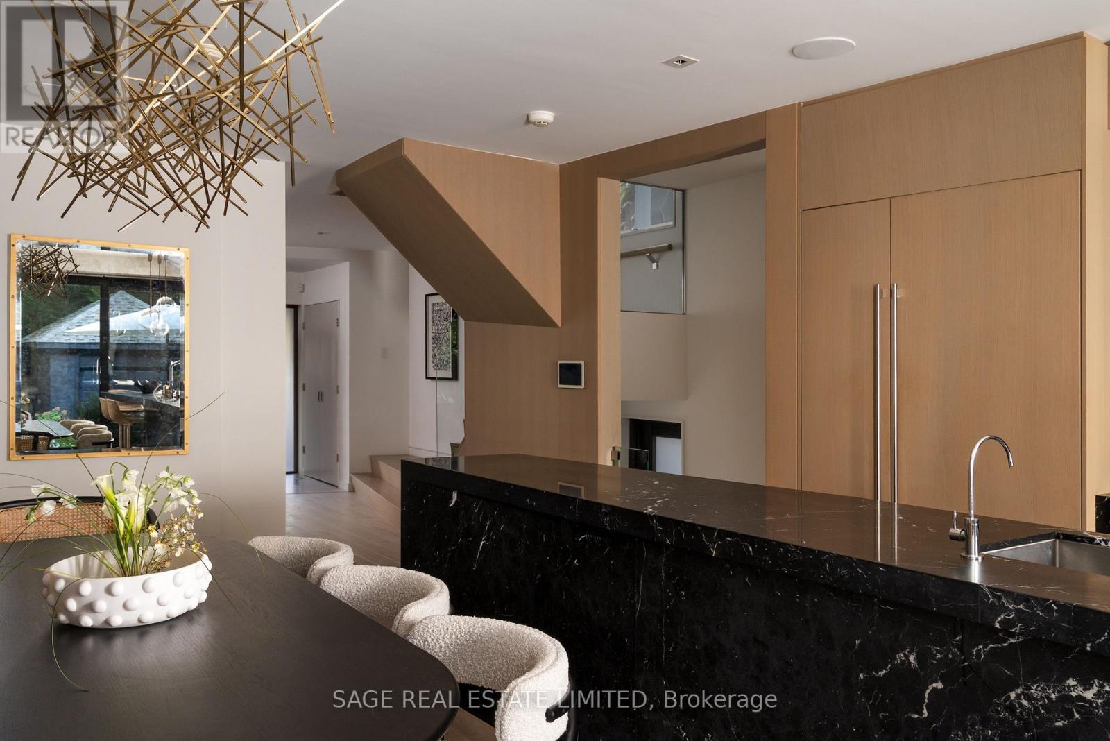 109 Hilton Avenue, Toronto, Ontario  M5R 3E8 - Photo 6 - C12485725