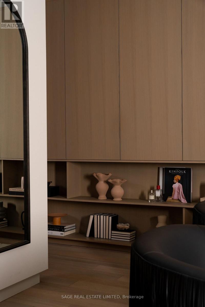 109 Hilton Avenue, Toronto, Ontario  M5R 3E8 - Photo 8 - C12485725