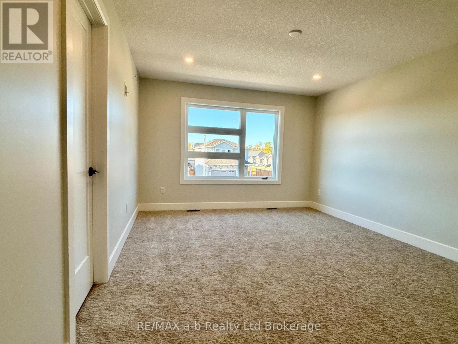 41 Cash Crescent, Ingersoll, Ontario  N5C 0E2 - Photo 10 - X12485818